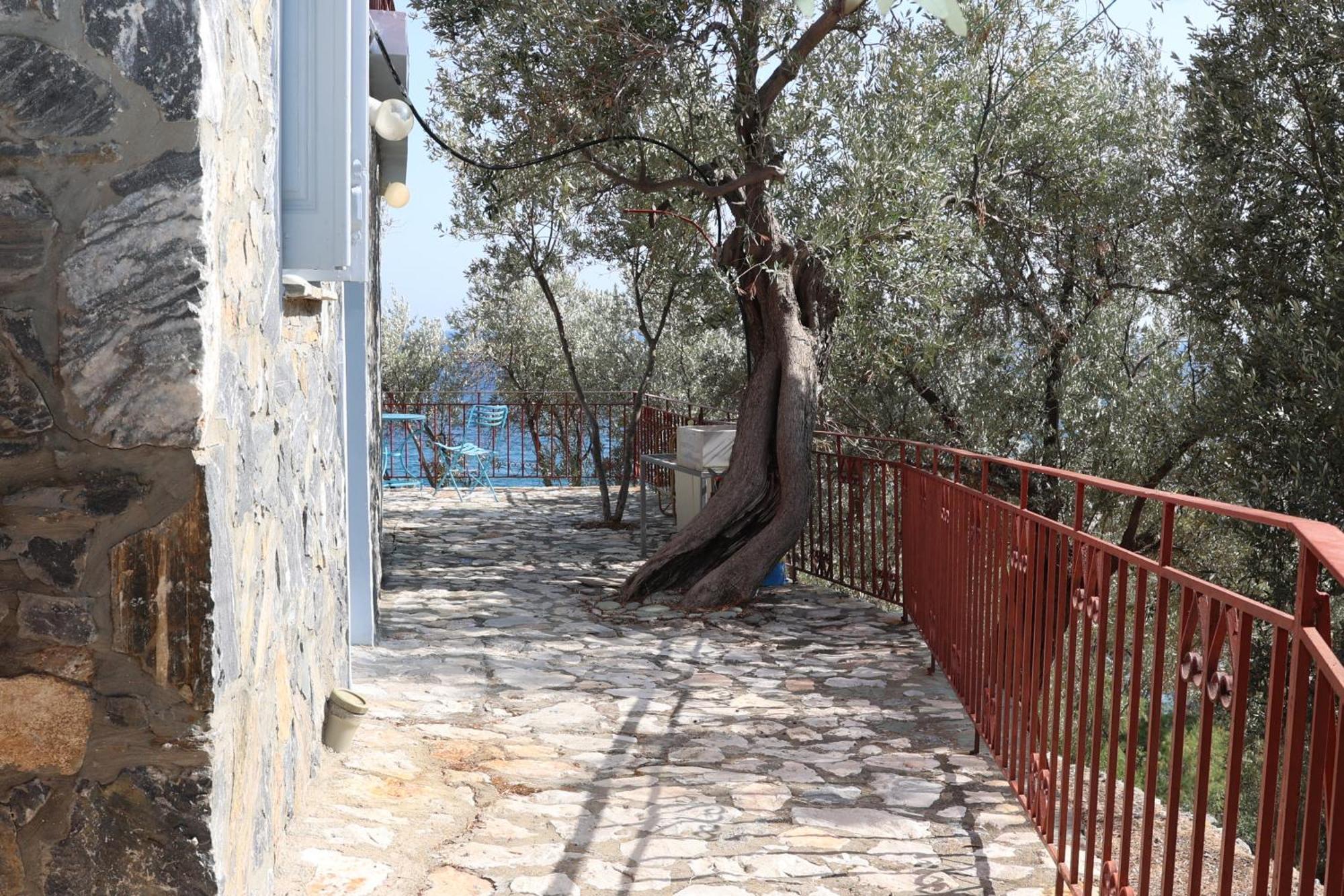 Δωμάτια Κόκκινος Πύργος Plomari Екстериор снимка